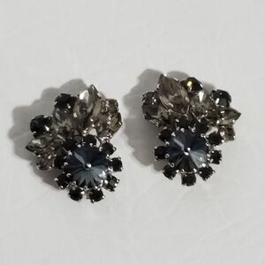 Vintage Smokey Rhinestone Austria Clip On Earrings Silver Tone Gray Blue